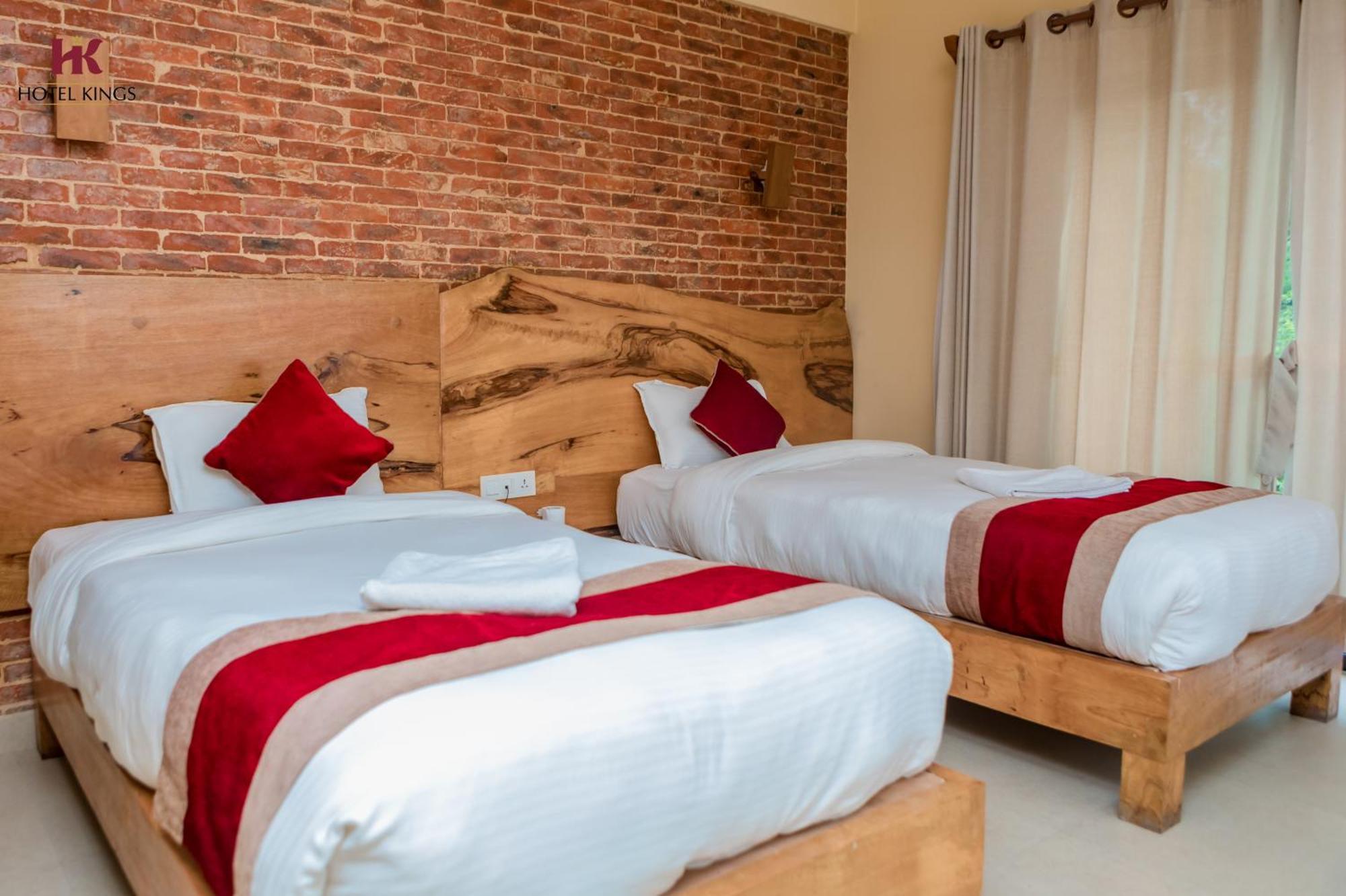 Hotel Kings Покхара Экстерьер фото