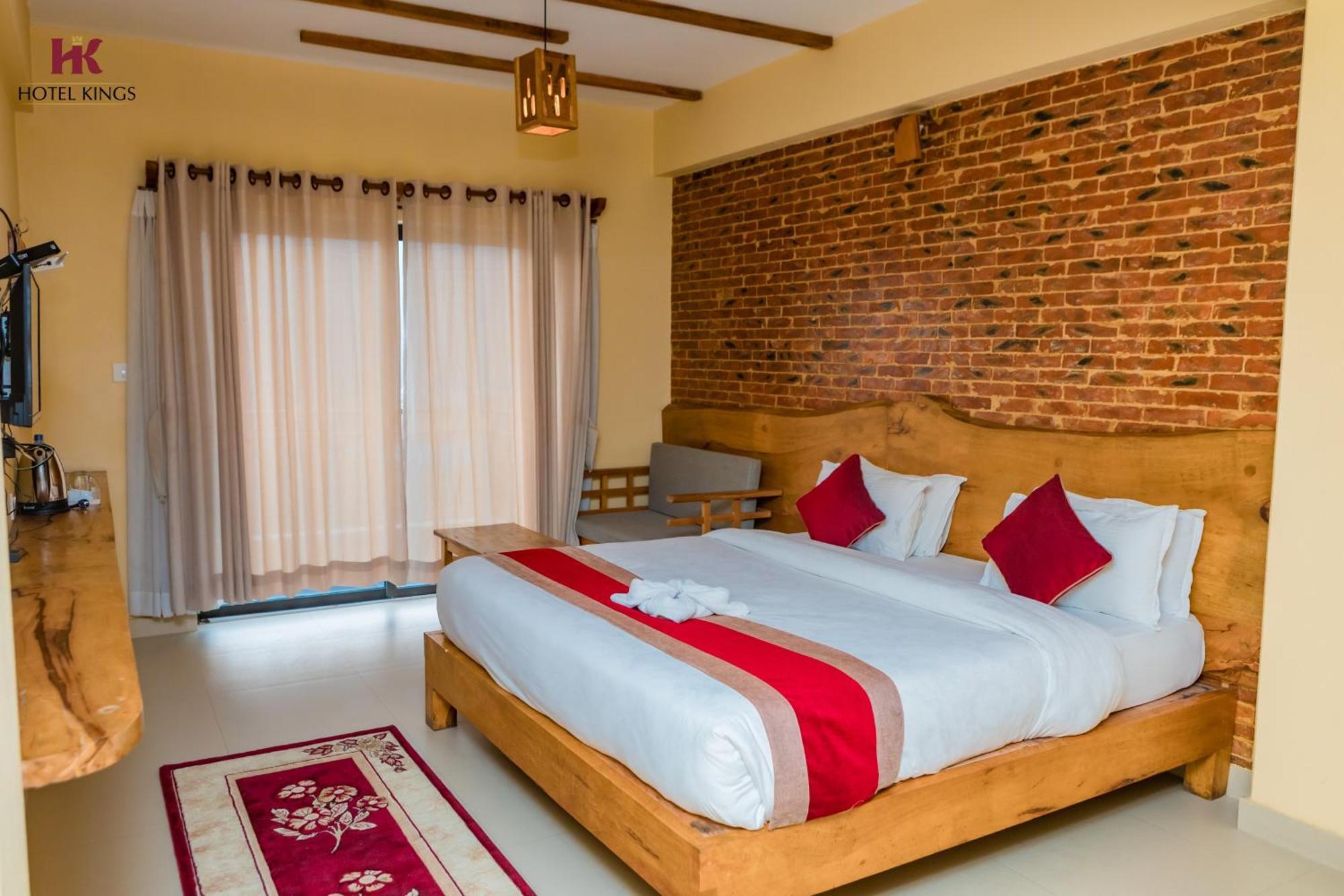 Hotel Kings Покхара Экстерьер фото