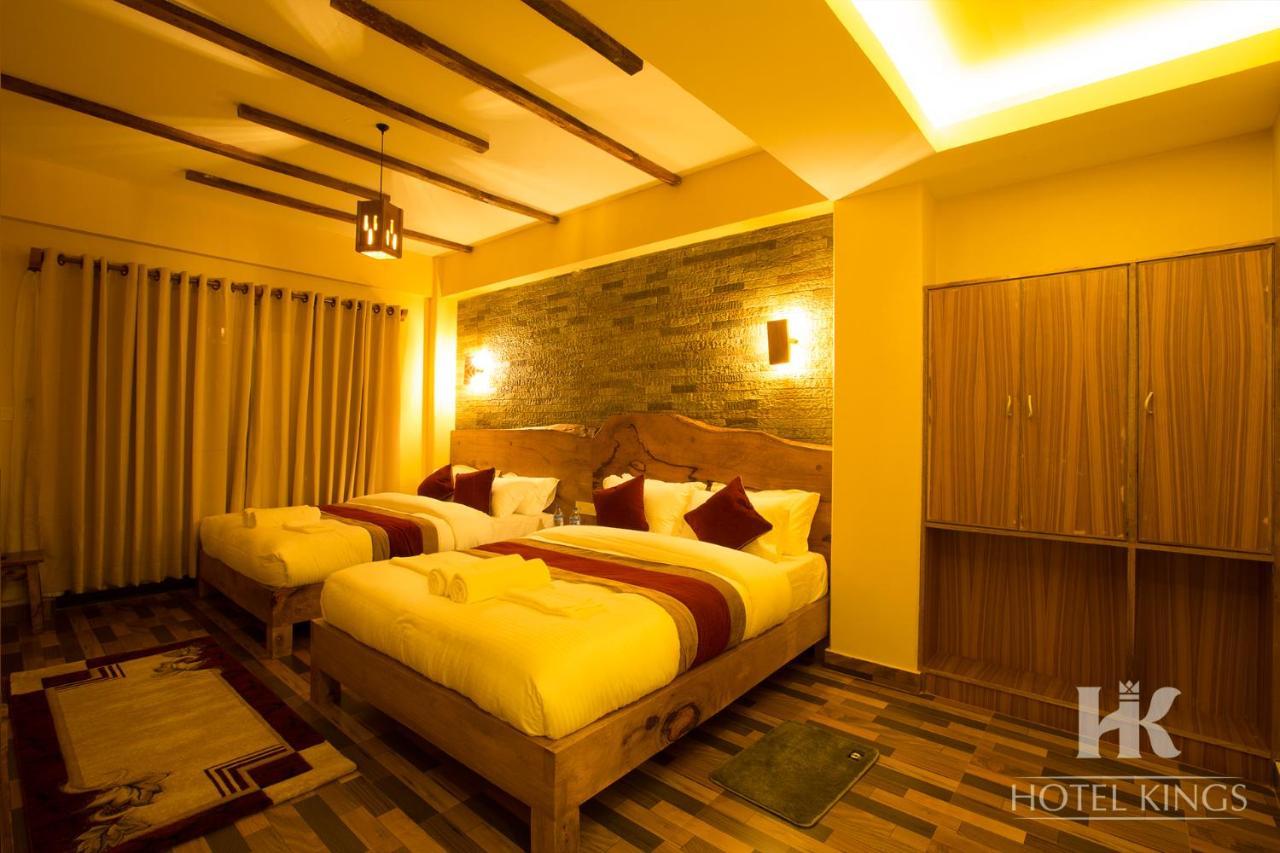 Hotel Kings Покхара Экстерьер фото